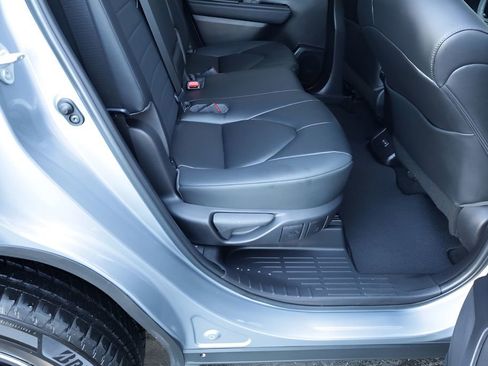 Used 2023 Toyota Highlander XLE image 28