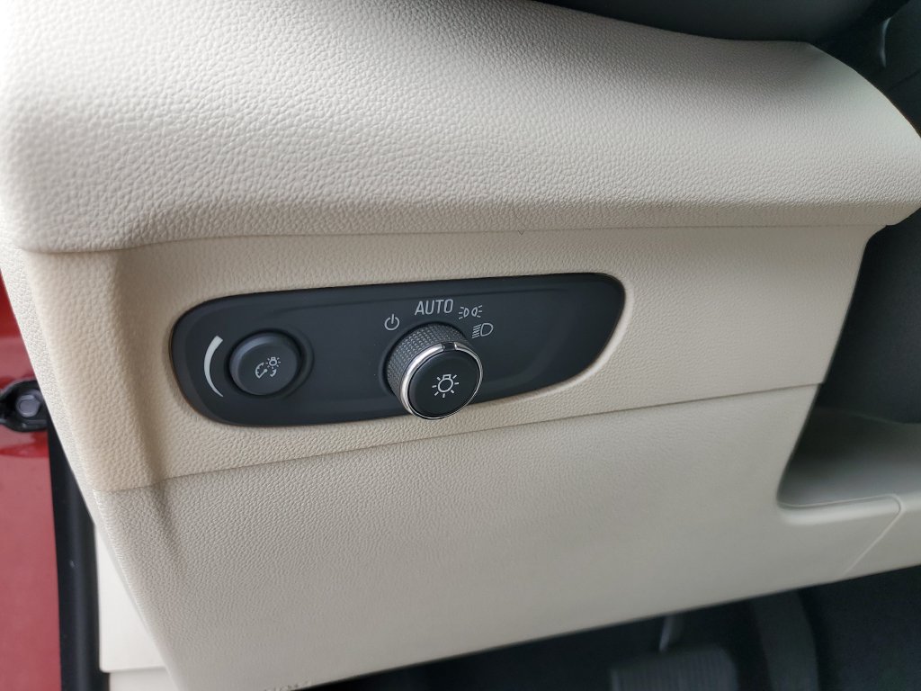 Certified 2021 Buick Envision Preferred FWD image 24