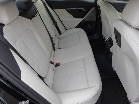 New 2026 BMW 530i xDrive w/ Premium Package image 19