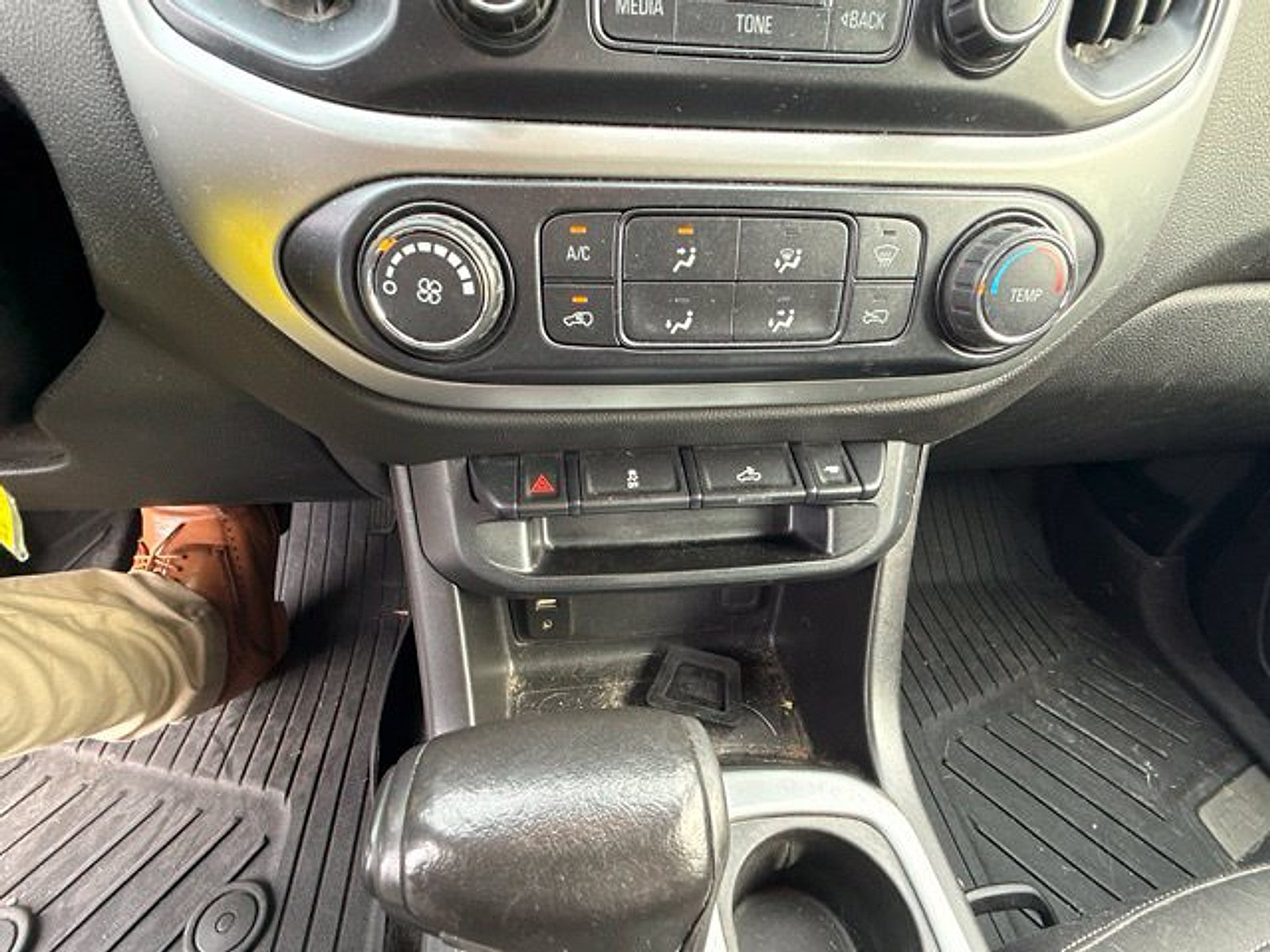 Used 2016 Chevrolet Colorado LT AWD/4WD image 17