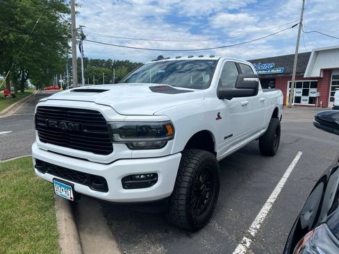 Used 2023 RAM 2500 Laramie AWD/4WD image 2