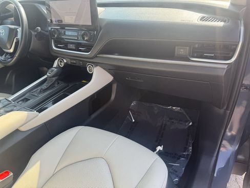 Used 2025 Toyota Grand Highlander AWD image 19