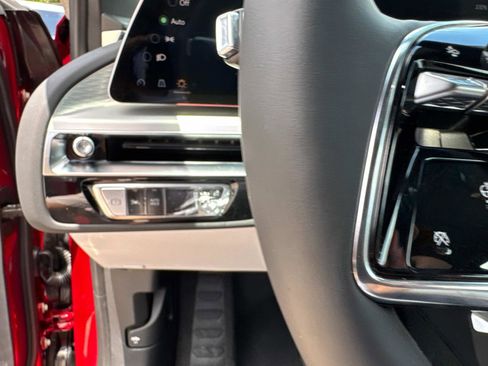 New 2025 Cadillac Lyriq Luxury image 29