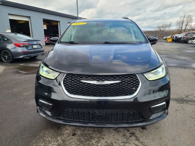 Used 2022 Chrysler Pacifica Touring-L FWD image 3