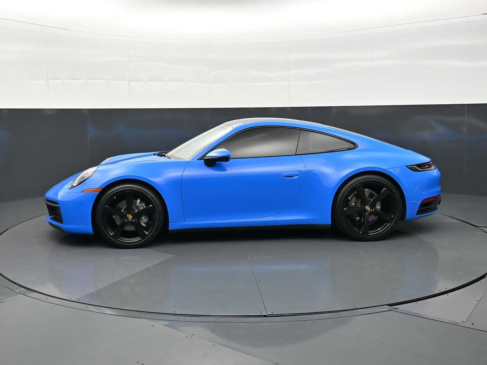 Used 2022 Porsche 911 Carrera RWD image 2
