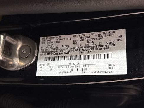 Used 2025 Lincoln Corsair AWD image 27