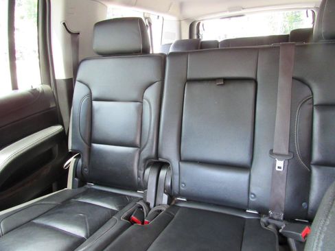 Used 2017 Chevrolet Suburban LT RWD image 7