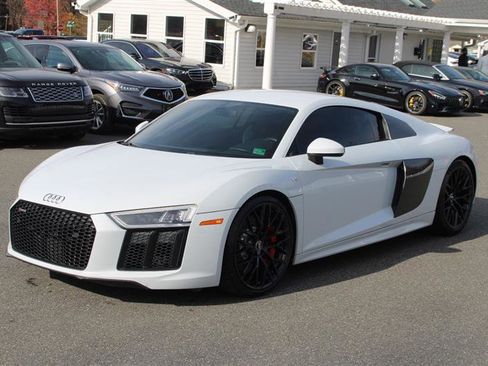 Used 2018 Audi R8 V10 w/ Carbon Exterior Package image 4