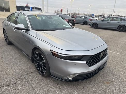 Used 2023 Honda Accord Touring image 11