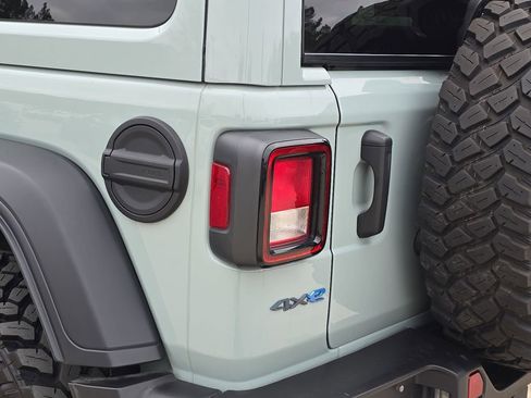 Used 2023 Jeep Wrangler Unlimited w/ Sun & Screen Package image 40