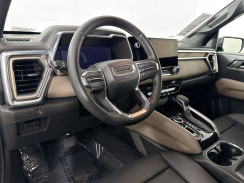 Used 2023 GMC Canyon Denali image 4