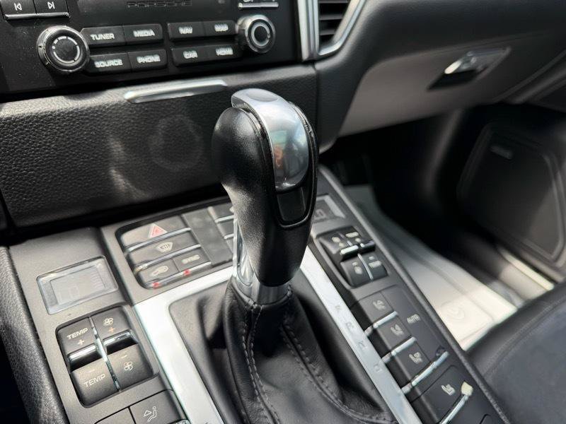 Used 2018 Porsche Macan GTS AWD/4WD image 50