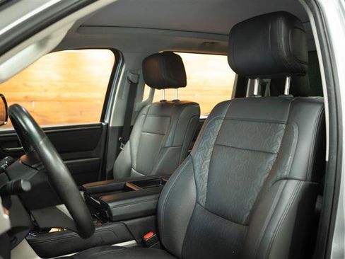 Used 2024 Toyota Tundra Limited image 9