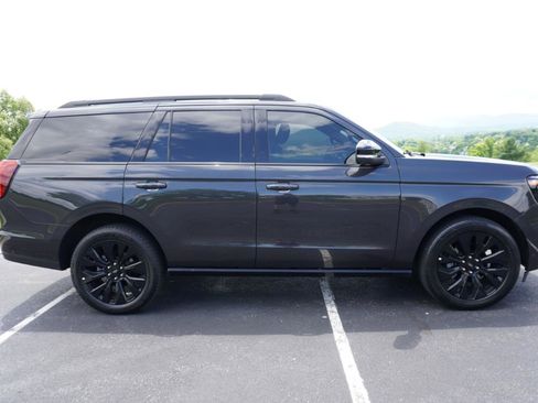 Used 2025 Ford Expedition Platinum w/ Stealth Appearance Package AWD/4WD image 20