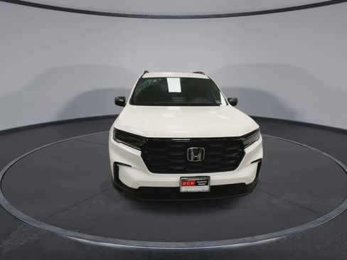Used 2025 Honda Pilot Sport image 3