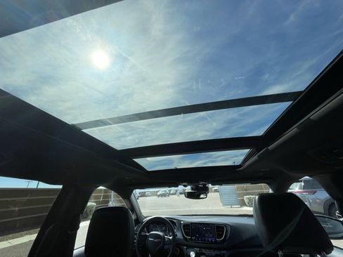 Used 2023 Chrysler Pacifica Touring-L w/ Uconnect Theater Family Group image 20