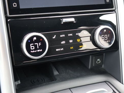 Certified 2025 Land Rover Discovery S AWD/4WD image 22