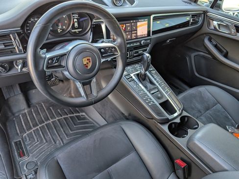 Certified 2020 Porsche Macan image 4