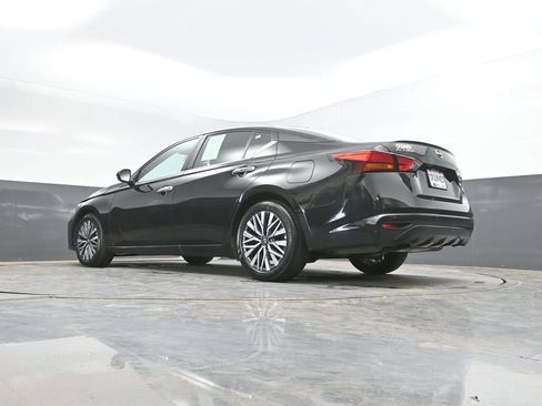 Used 2025 Nissan Altima 2.5 SV FWD image 37