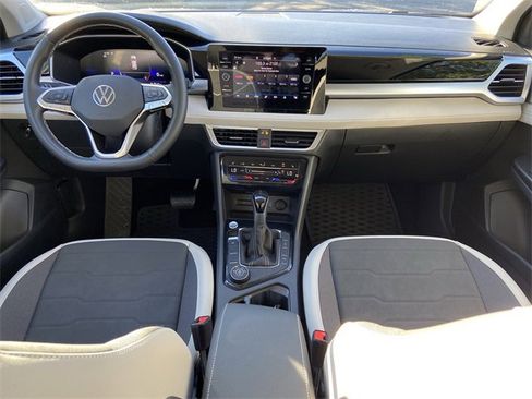 Used 2025 Volkswagen Taos SE image 12