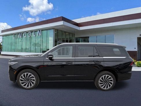 Certified 2025 Lincoln Navigator Black Label image 8