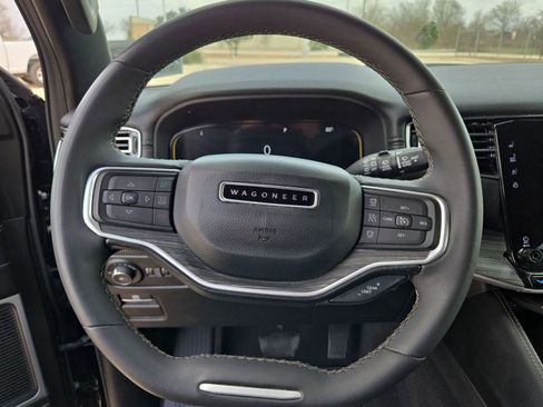 Certified 2023 Jeep Wagoneer L Series II image 21