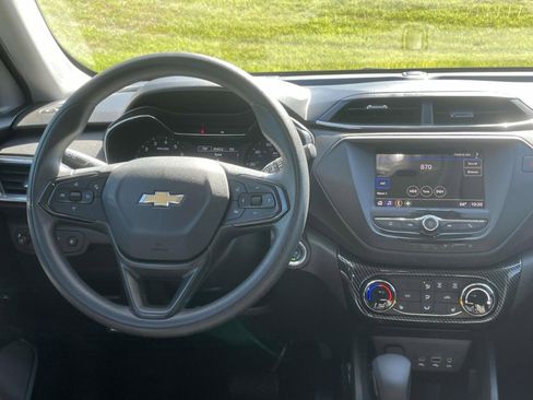 Used 2023 Chevrolet TrailBlazer LT FWD image 11