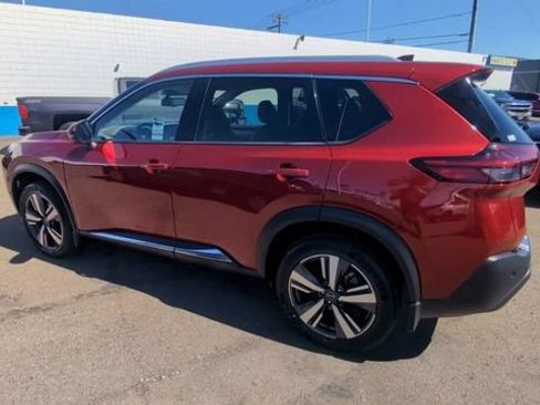 Used 2023 Nissan Rogue SL w/ SL Premium Package FWD image 6