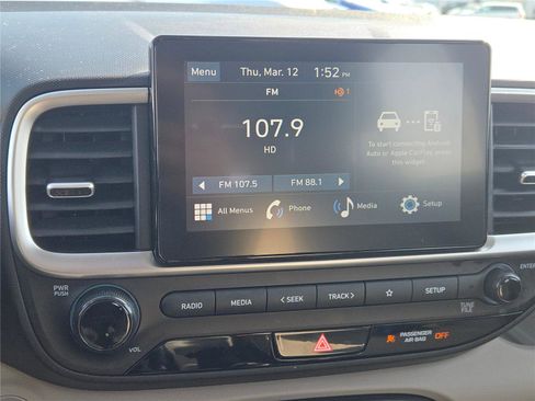 Used 2025 Hyundai Venue SEL image 28
