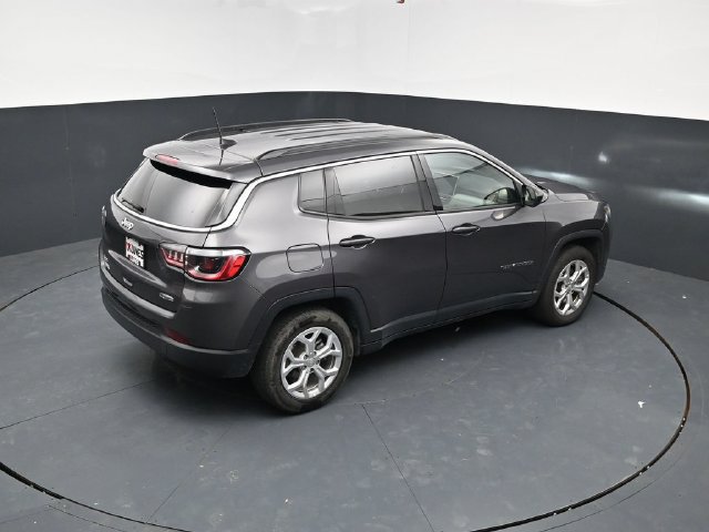 Used 2024 Jeep Compass Latitude AWD/4WD image 36
