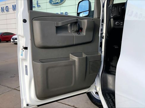 Used 2022 Chevrolet Express 2500 w/ Driver Convenience Package image 17