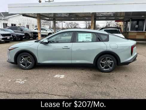 New 2025 Kia K4 LXS image 2