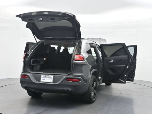 Used 2016 Jeep Cherokee Latitude FWD image 43