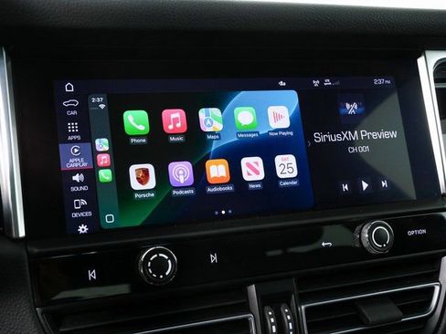 Certified 2024 Porsche Macan AWD/4WD image 17