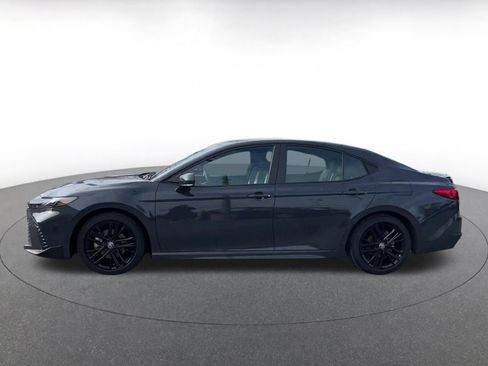 Used 2025 Toyota Camry SE image 9