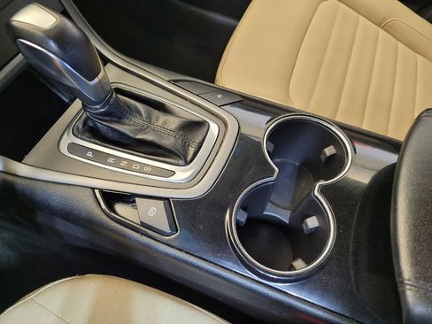Used 2018 Ford Edge SE FWD image 26