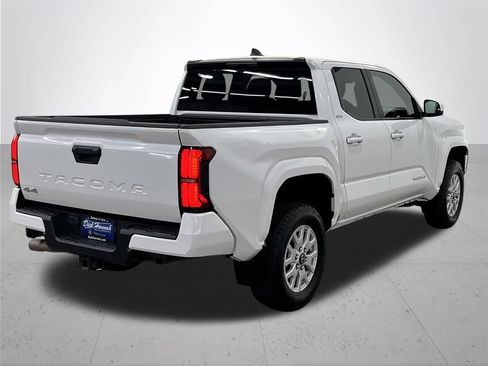 Used 2024 Toyota Tacoma SR5 AWD/4WD image 10
