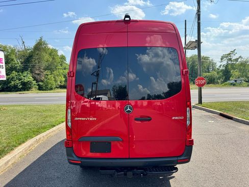 Used 2024 Mercedes-Benz Sprinter 2500 image 6