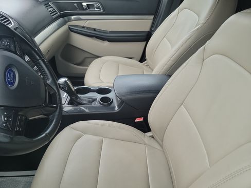 Used 2018 Ford Explorer XLT w/ Equipment Group 202A FWD image 10