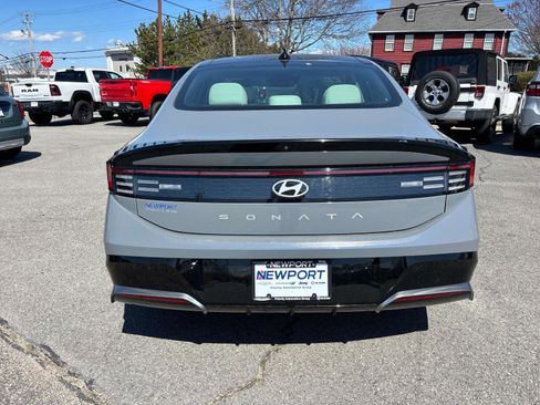 Used 2024 Hyundai Sonata SEL w/ Convenience Package FWD image 4