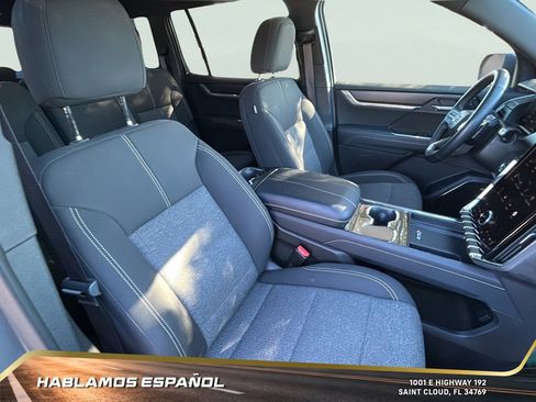 Used 2025 GMC Acadia Elevation image 38