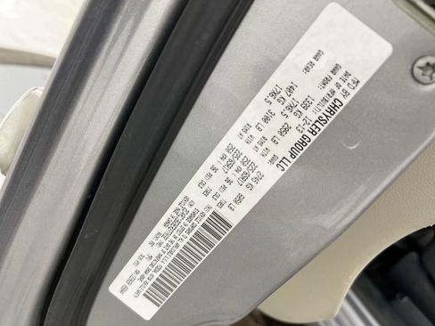 Used 2014 Chrysler Town & Country Touring image 23