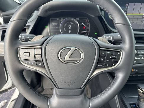 Used 2022 Lexus ES 300h w/ Premium Package image 32