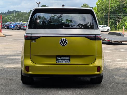 Used 2025 Volkswagen ID. Buzz Pro S Plus RWD image 8