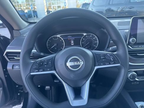 Used 2025 Nissan Altima 2.5 SV image 7