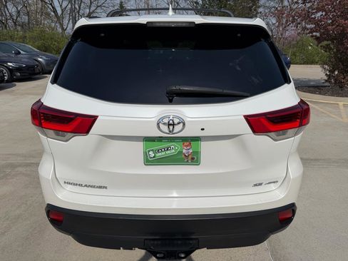 Used 2017 Toyota Highlander SE image 6