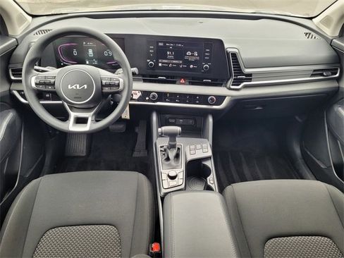 Used 2024 Kia Sportage LX image 9
