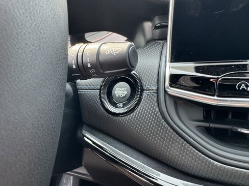 New 2025 Jeep Compass Limited w/ Sun & Sound Group image 18