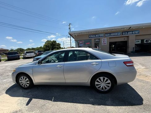 Used 2011 Toyota Camry LE FWD image 3