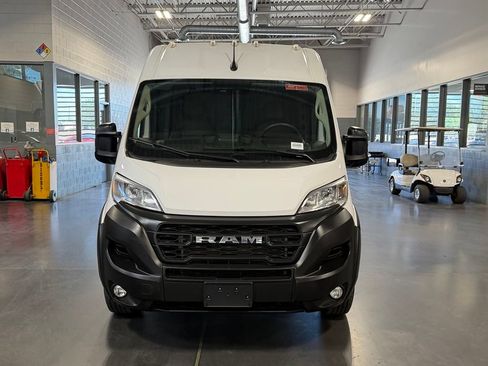Used 2024 RAM ProMaster 2500 w/ Convenience Group FWD image 3
